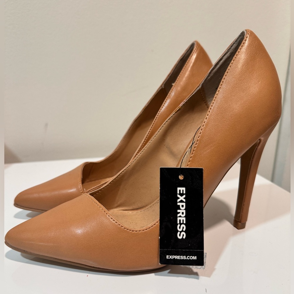 Express NWT nude pumps | camel color pumps| nude heels | nude pumps